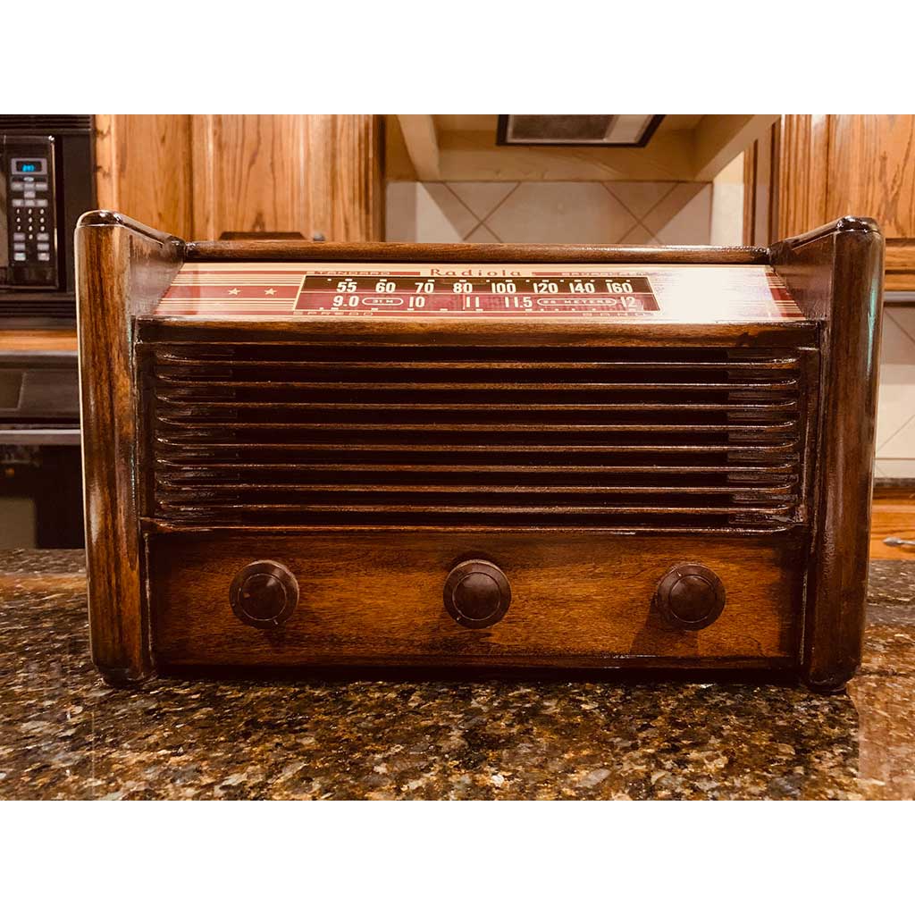 1946 RCA Radiola, Model 61-5, AM Radio front view