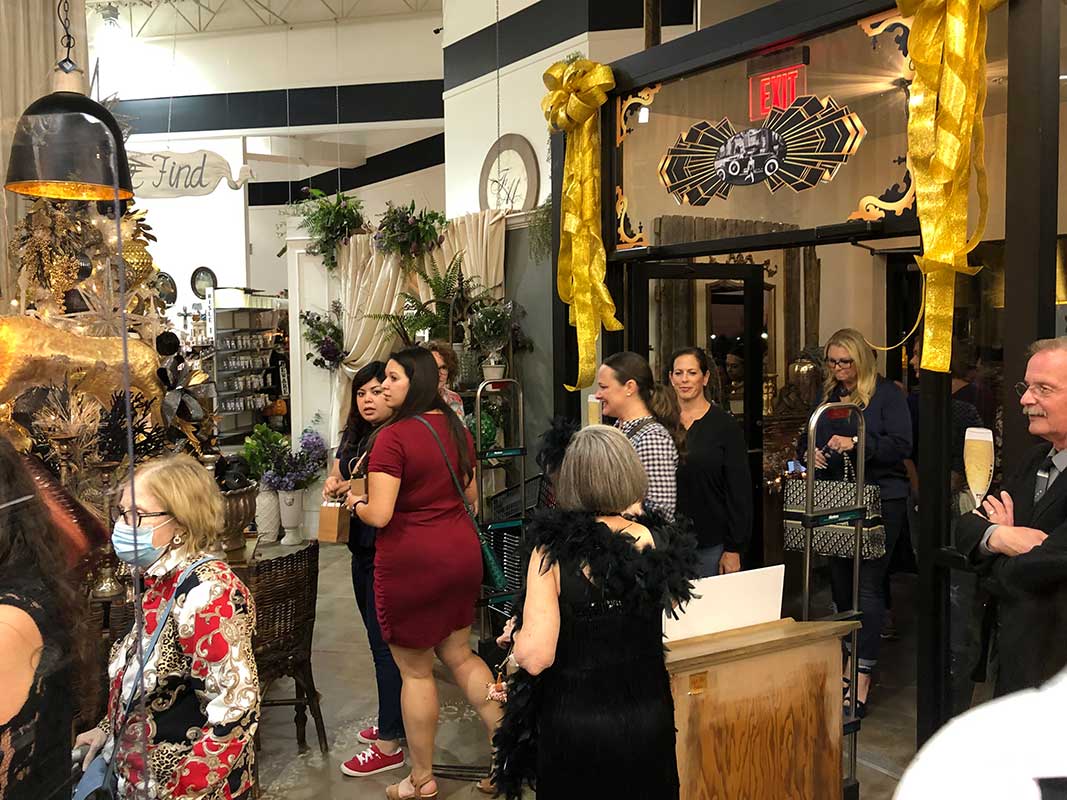 Ladies Night at Frisco Mercantile 10/21/2021 - Guests arriving