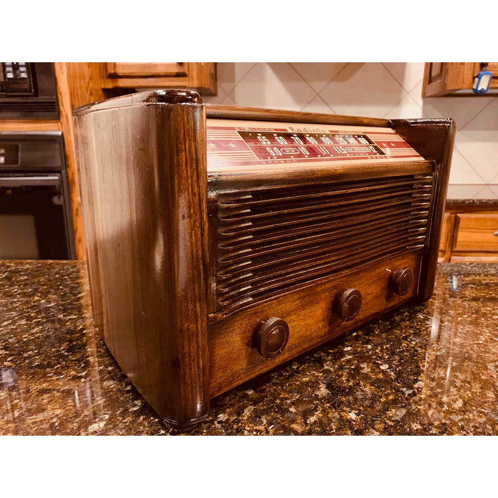 1946 RCA Radiola, Model 61-5, AM Radio left view
