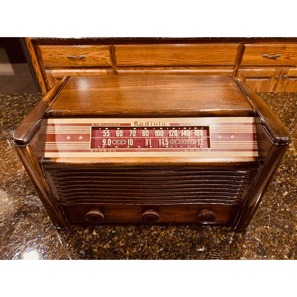 1946 RCA Radiola, Model 61-5, AM Radio top view