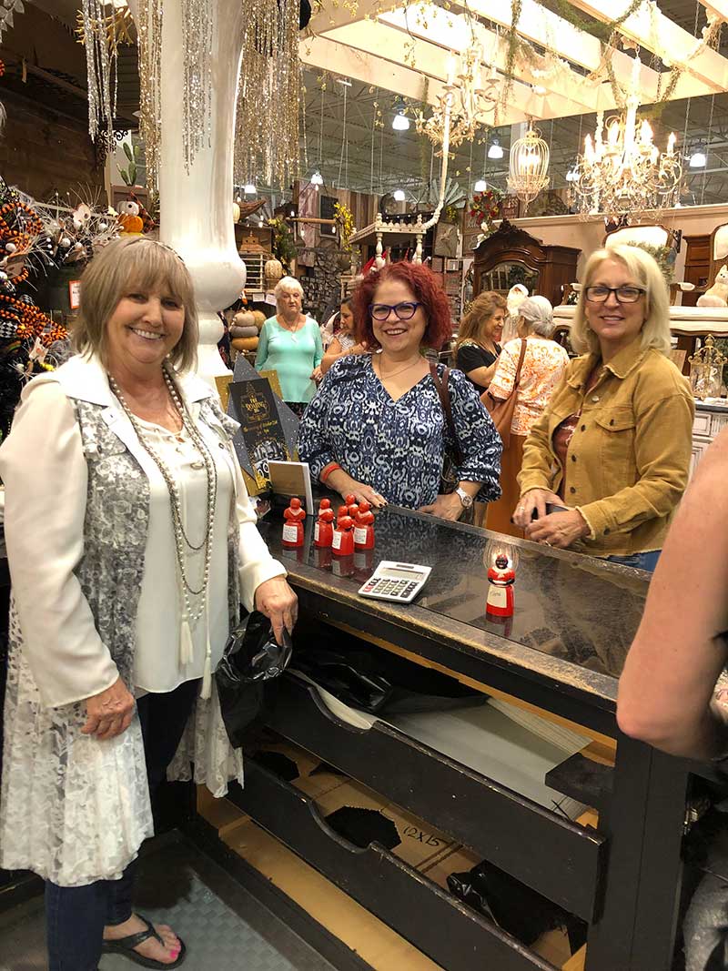 Ladies Night at Frisco Mercantile 10/21/2021 - Smile for the camera, Ladies!