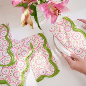 Rosie Scalloped Dinner Napkins