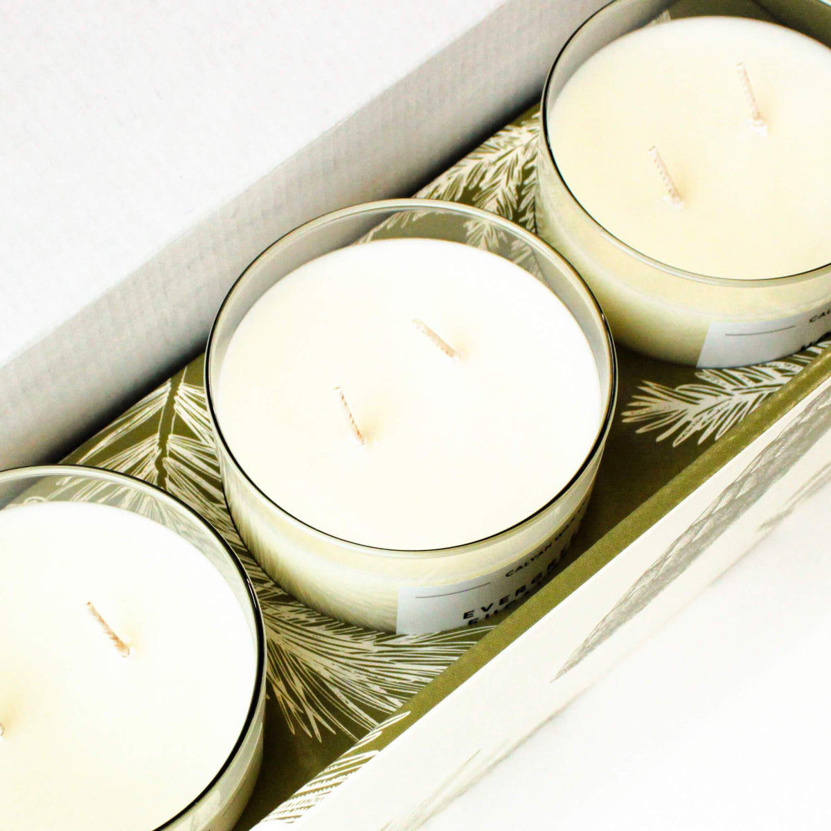 Holiday candle gift set of 3 favorite holiday fragrances soy wax blend made in Texas candle closeup