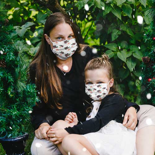 Snowman Kid&#39;s disposable face mask with snowman mother daughter wearing mask